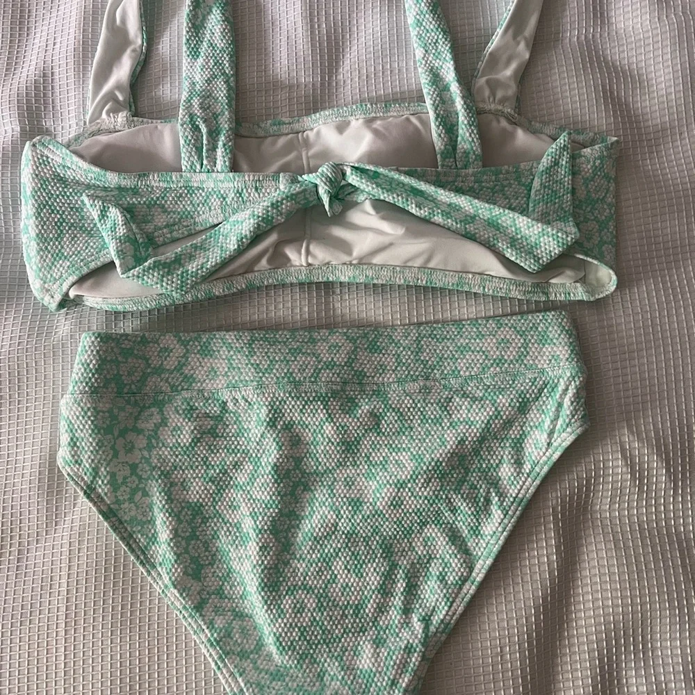 Green Patterned Bikini Set - Picture 4 of 8